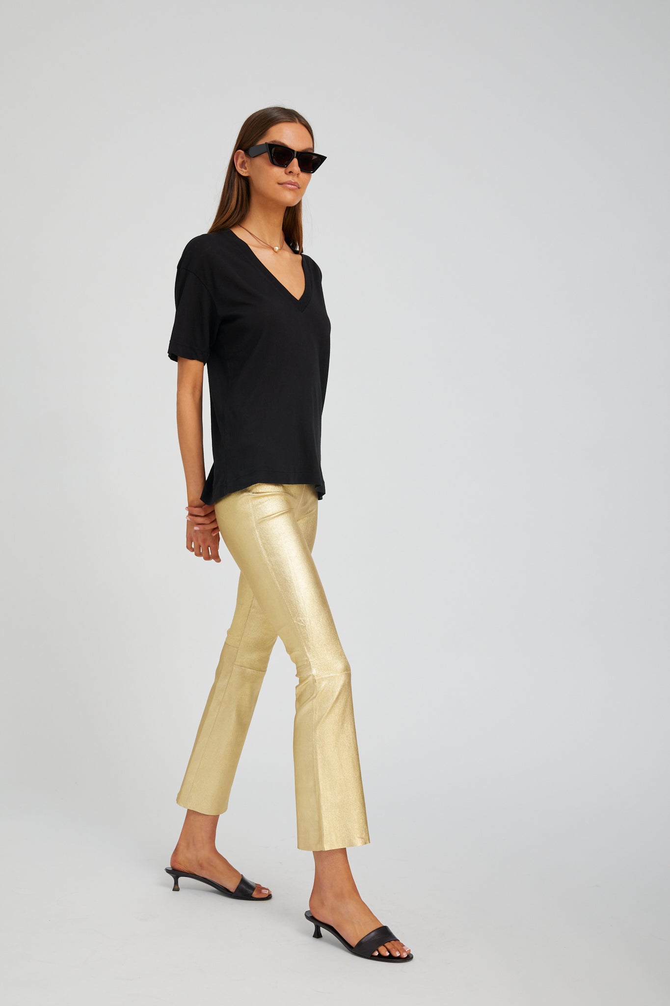 V NECK TEE black | SPRWMN | MARKET