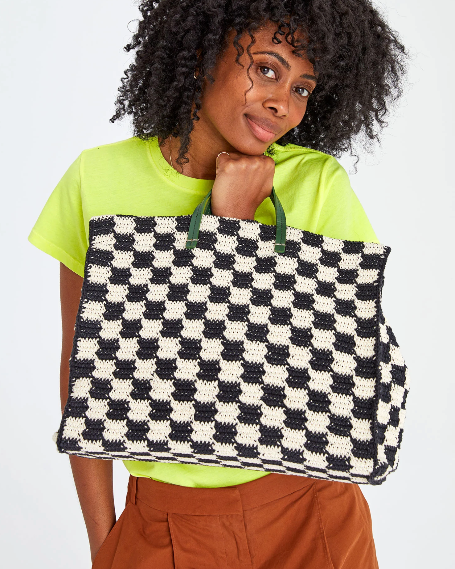Crochet Tote blk/cream checkerboard | clare v | MARKET