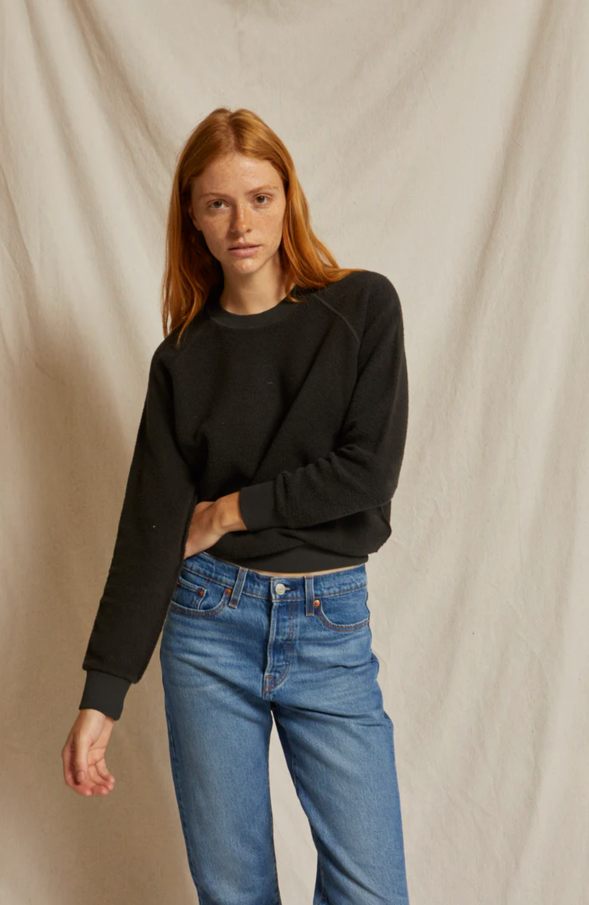 Reverse Fleece vintage black | perfect white tee | market