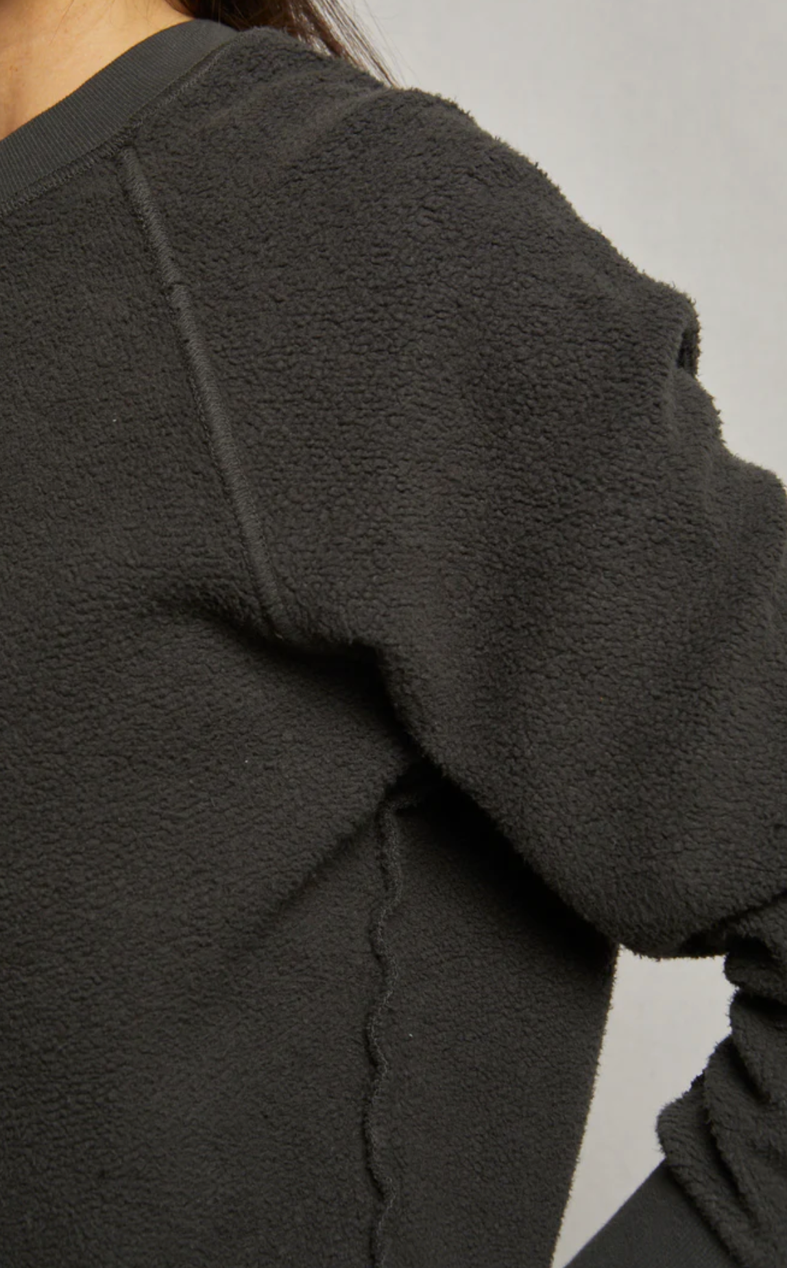 Reverse Fleece vintage black | perfect white tee | market
