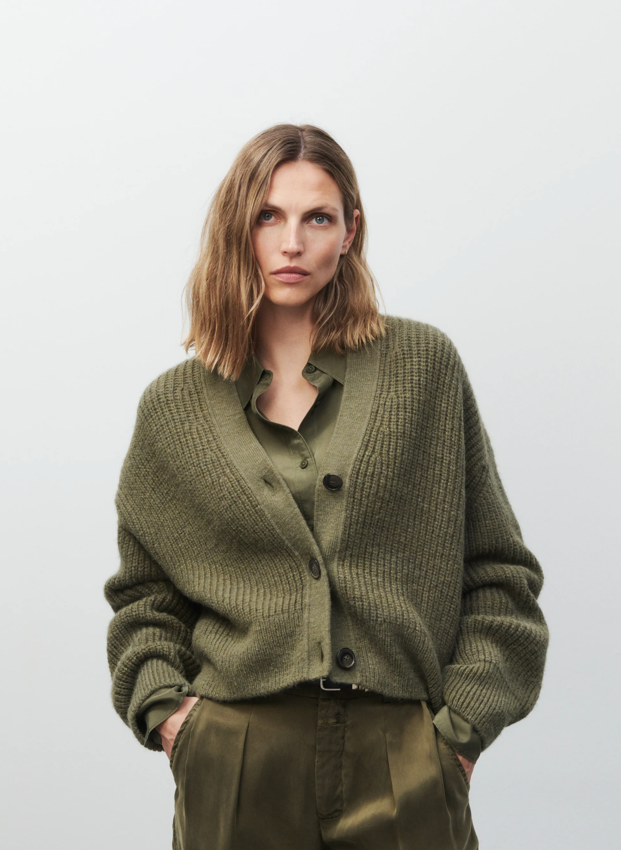 V cardi army green | Closed | MARKET