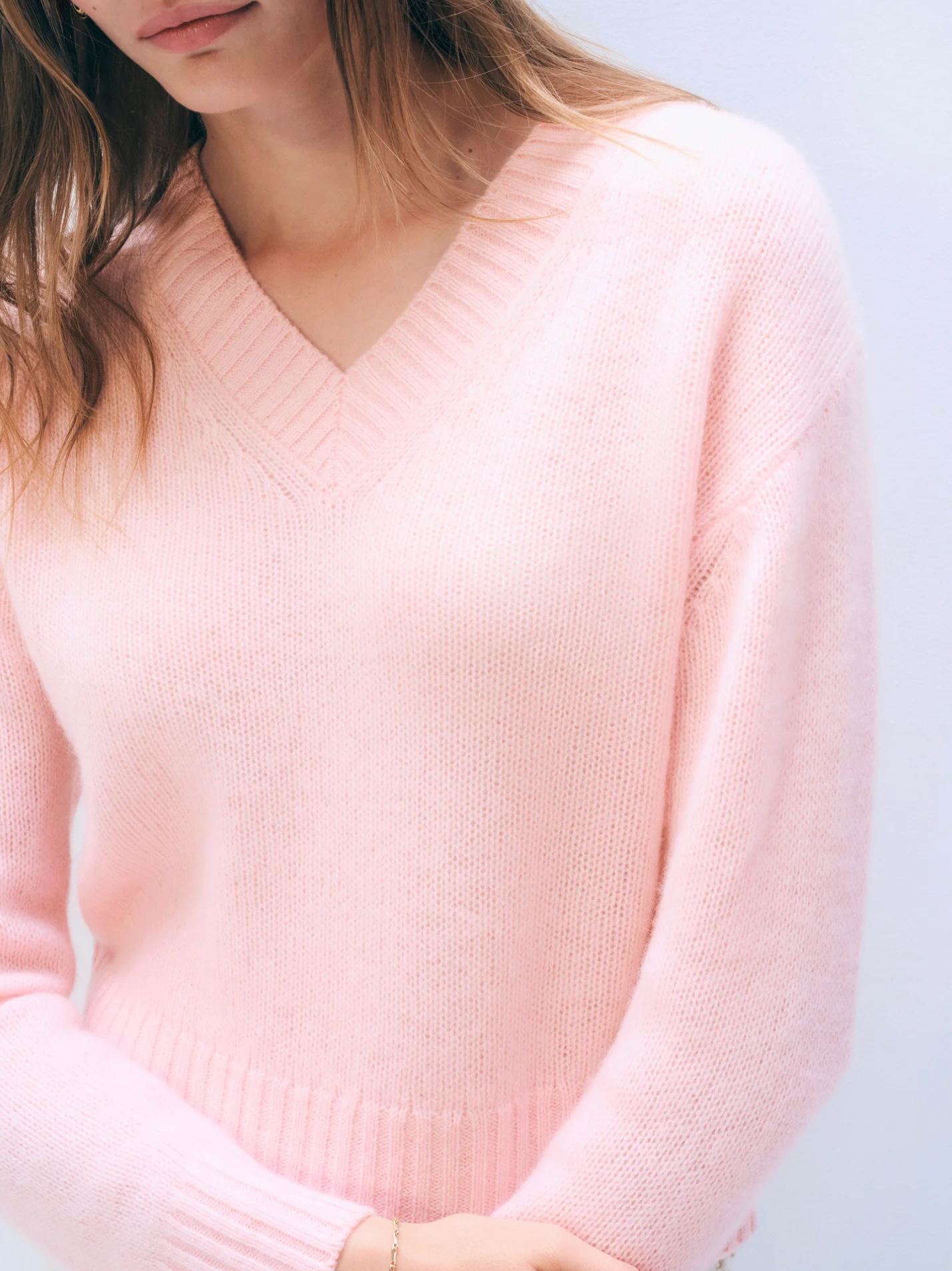 FEATHERWEIGHT CASHMERE V NECK pink | White & Warren | MARKET