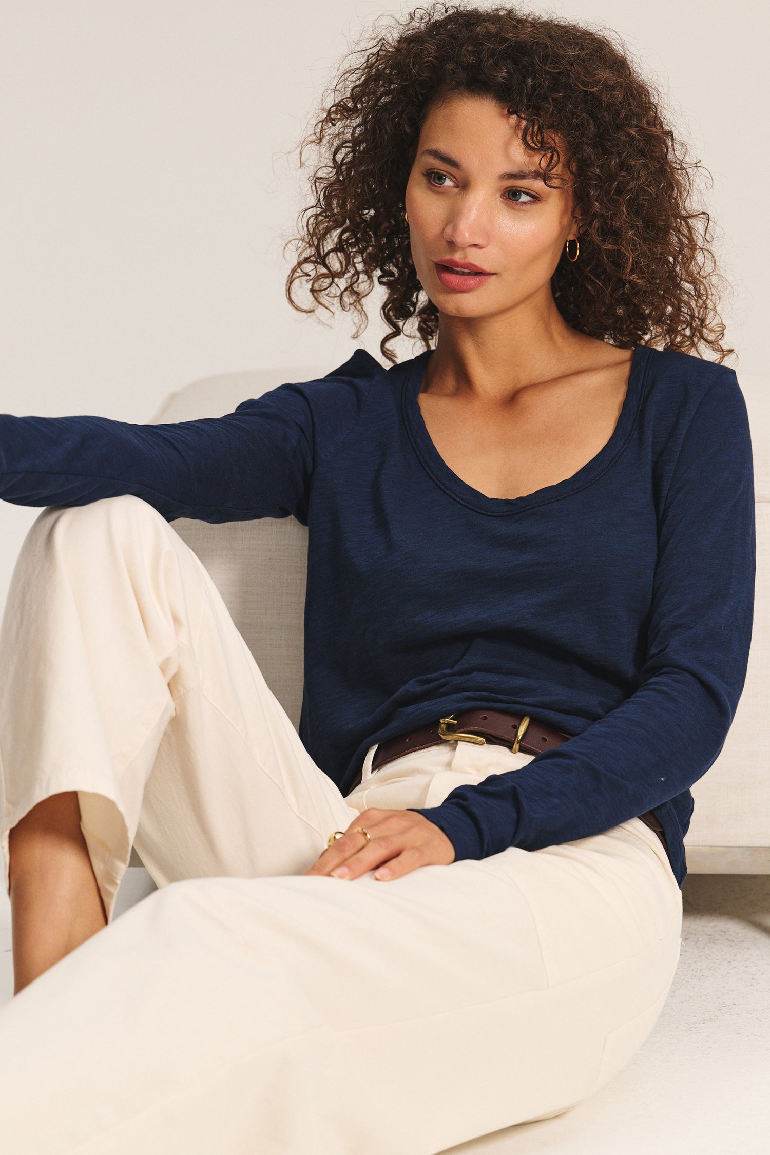 Becky tee navy | Velvet | MARKET