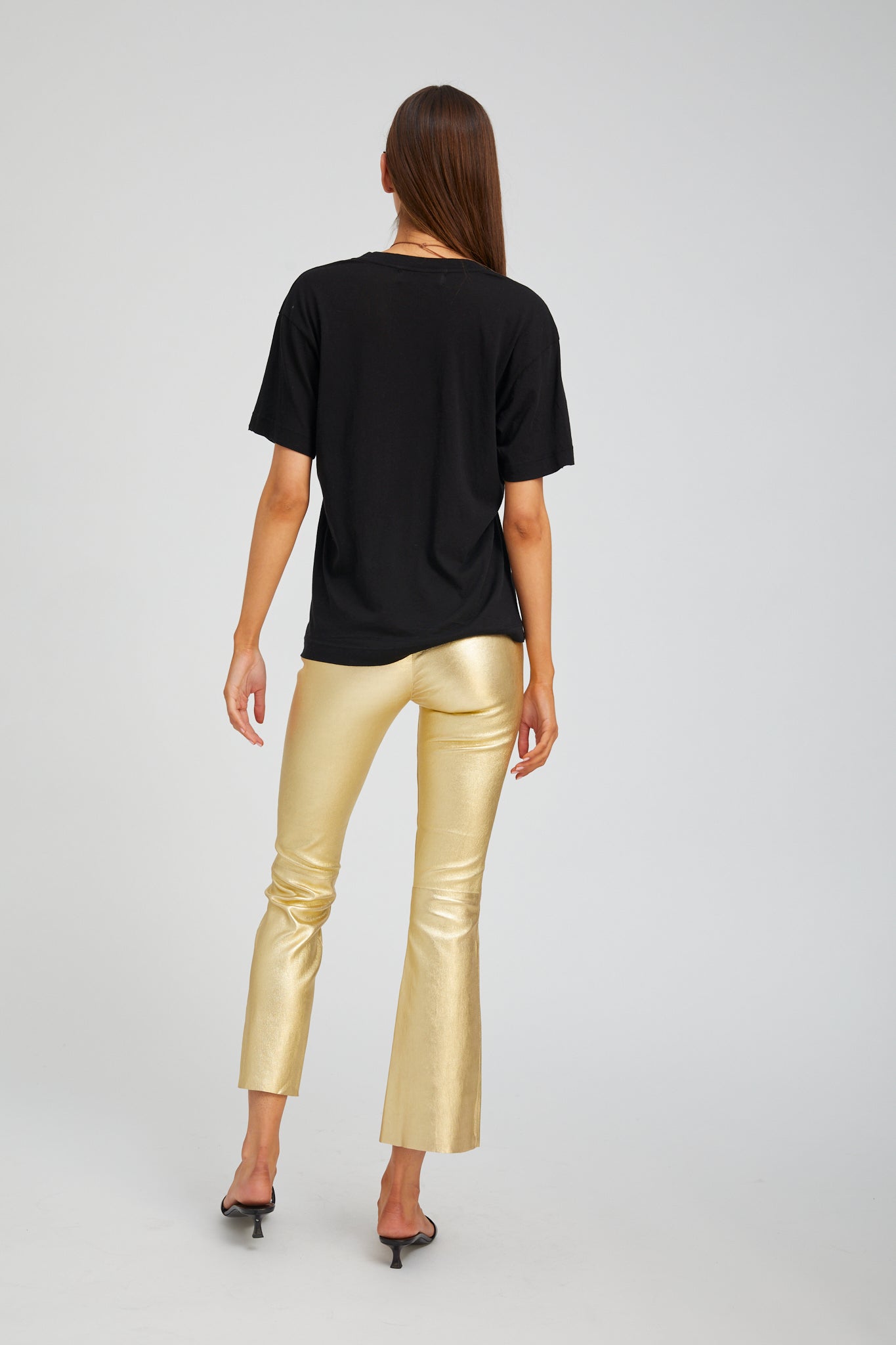 V NECK TEE black | SPRWMN | MARKET