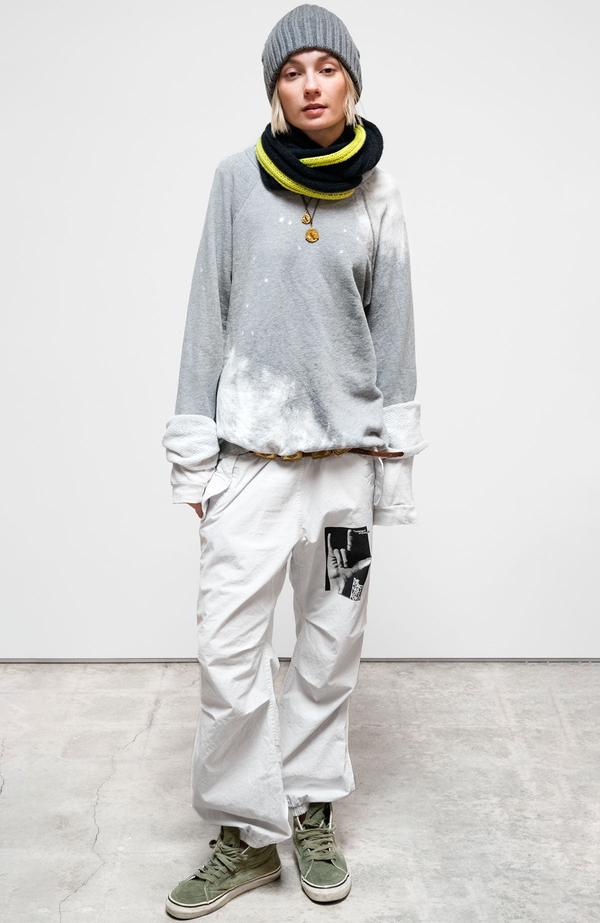 BLEACHOUT RABBIT SWEATSHIRT