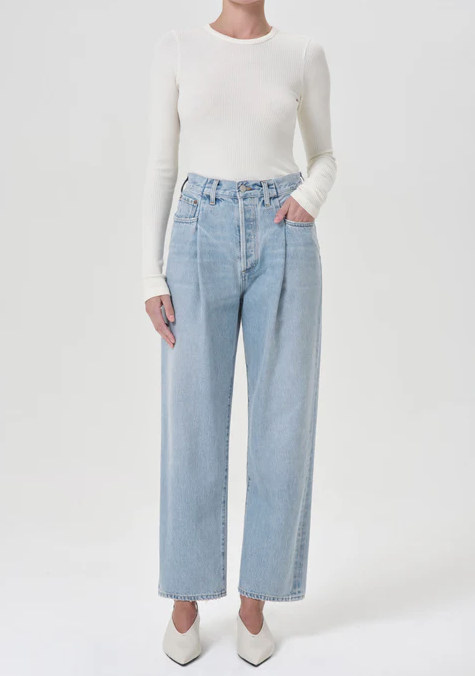 Folded waist jean in sideline