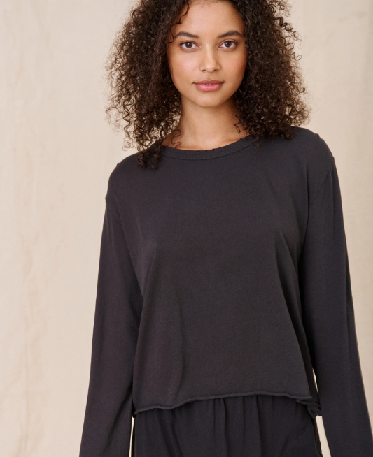 Almost black l/s crop tee