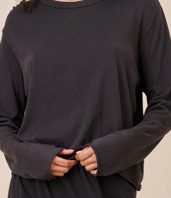 Almost black l/s crop tee