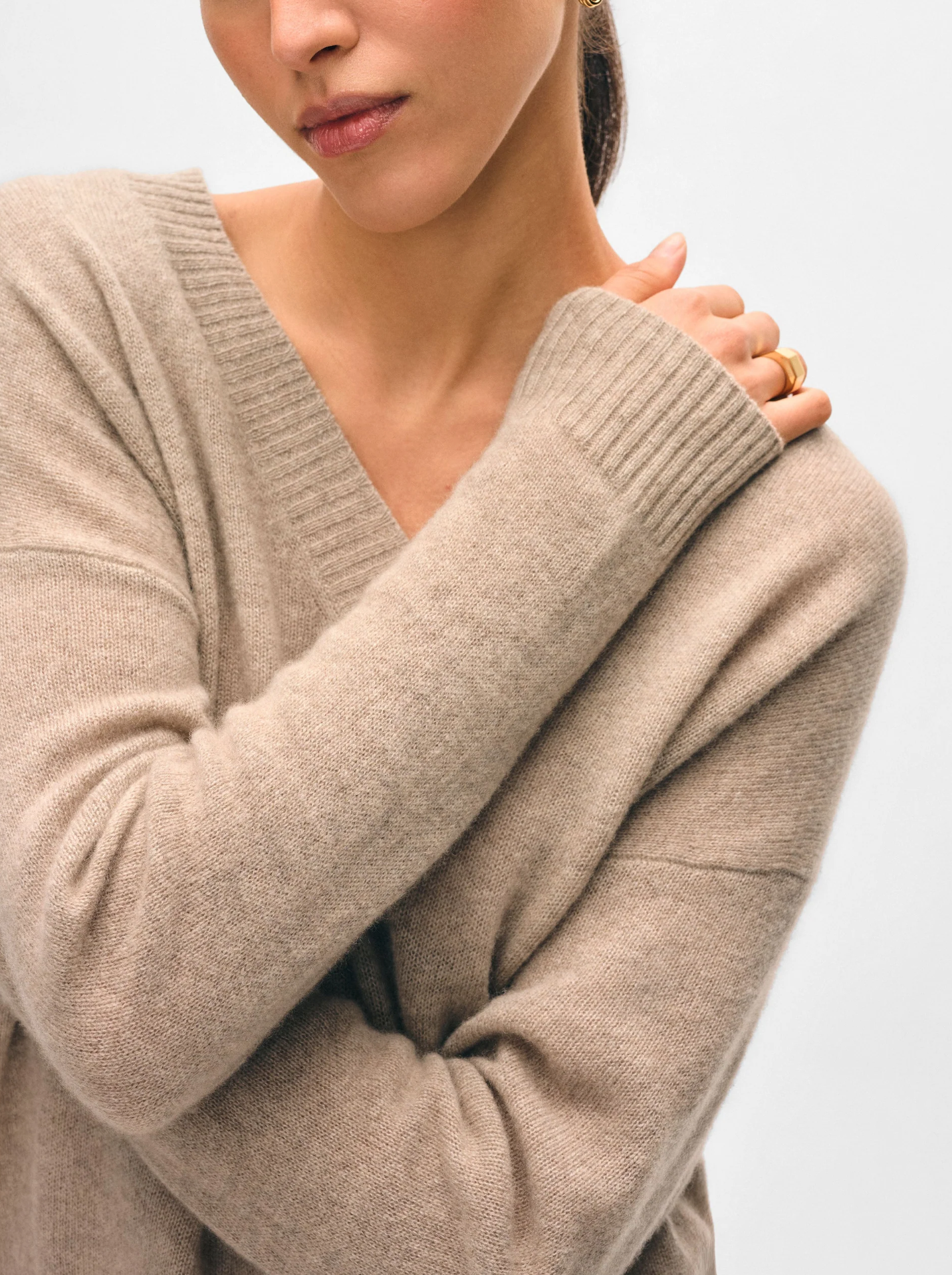 Featherweight v-neck taupe heather | White + Warren | MARKET