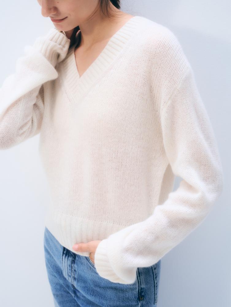 FEATHERWEIGHT CASHMERE V NECK soft white | White & Warren | MARKET