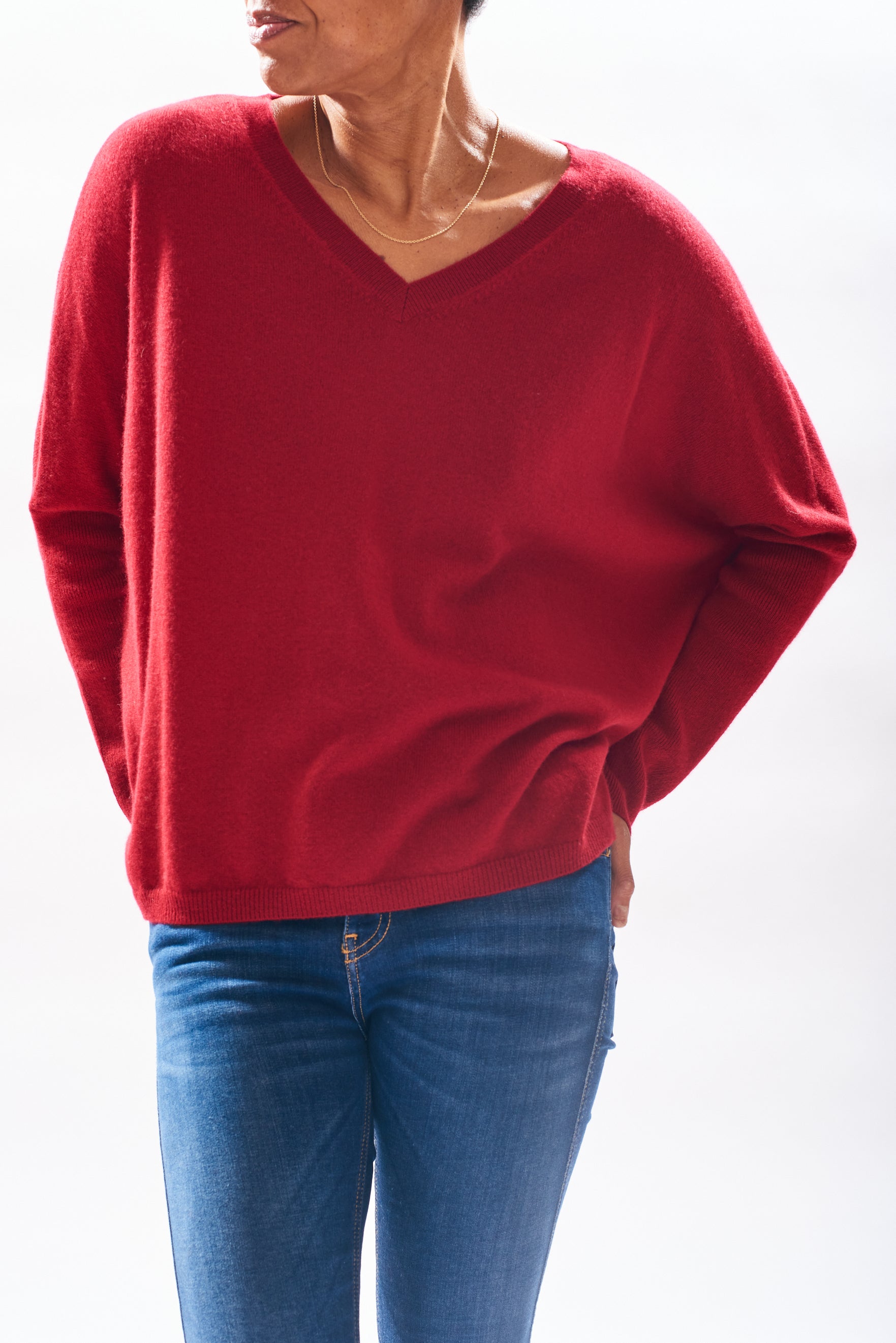 Oversize Vee deep red | Jumper | MARKET